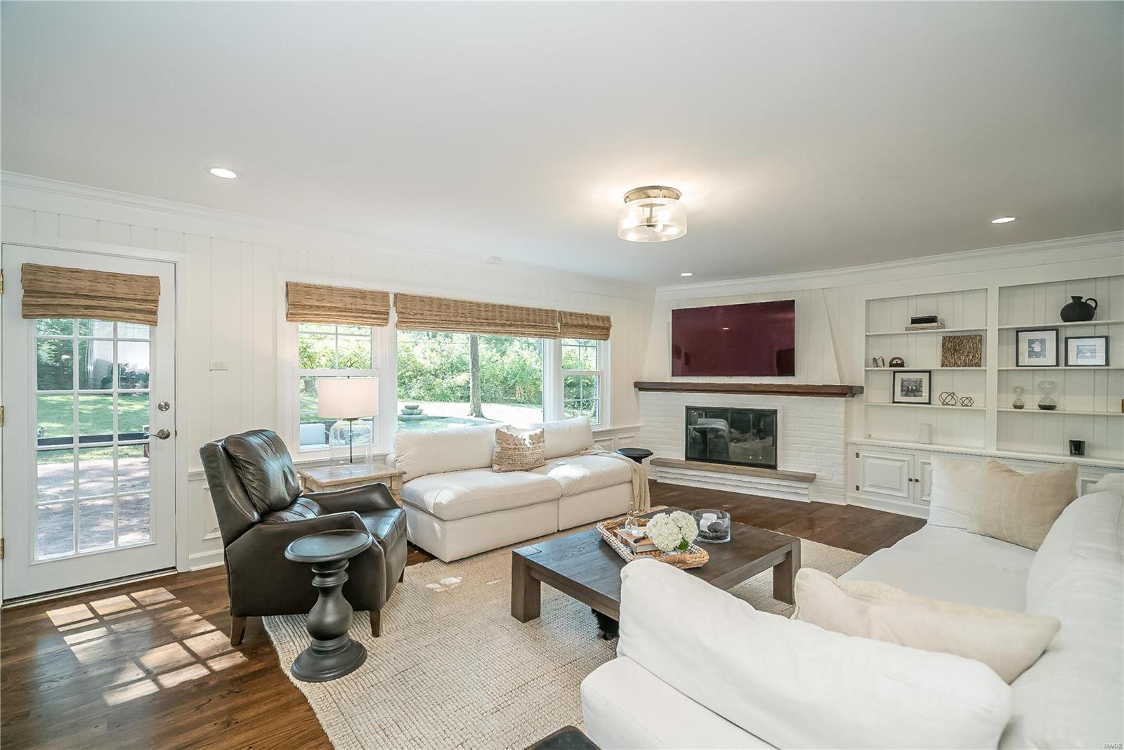 Coach-n-4 - Residential