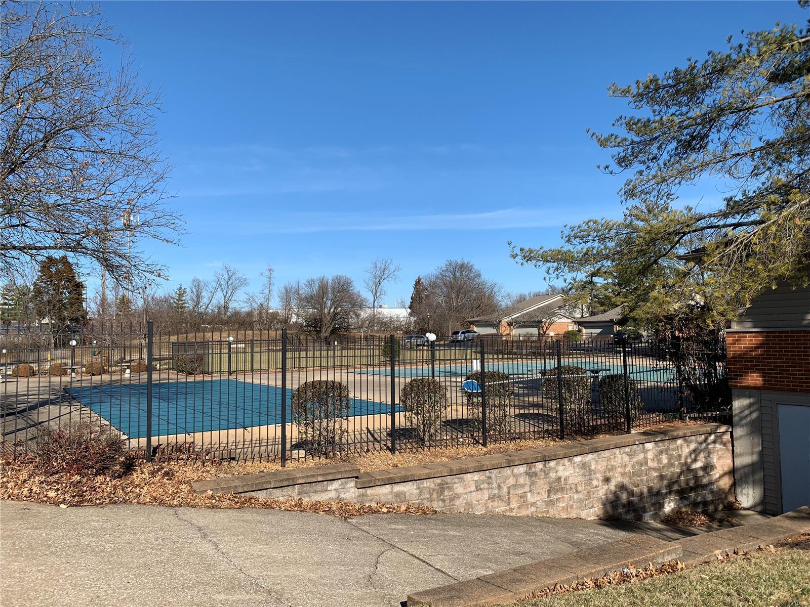 Treetop Condo One-M - Residential