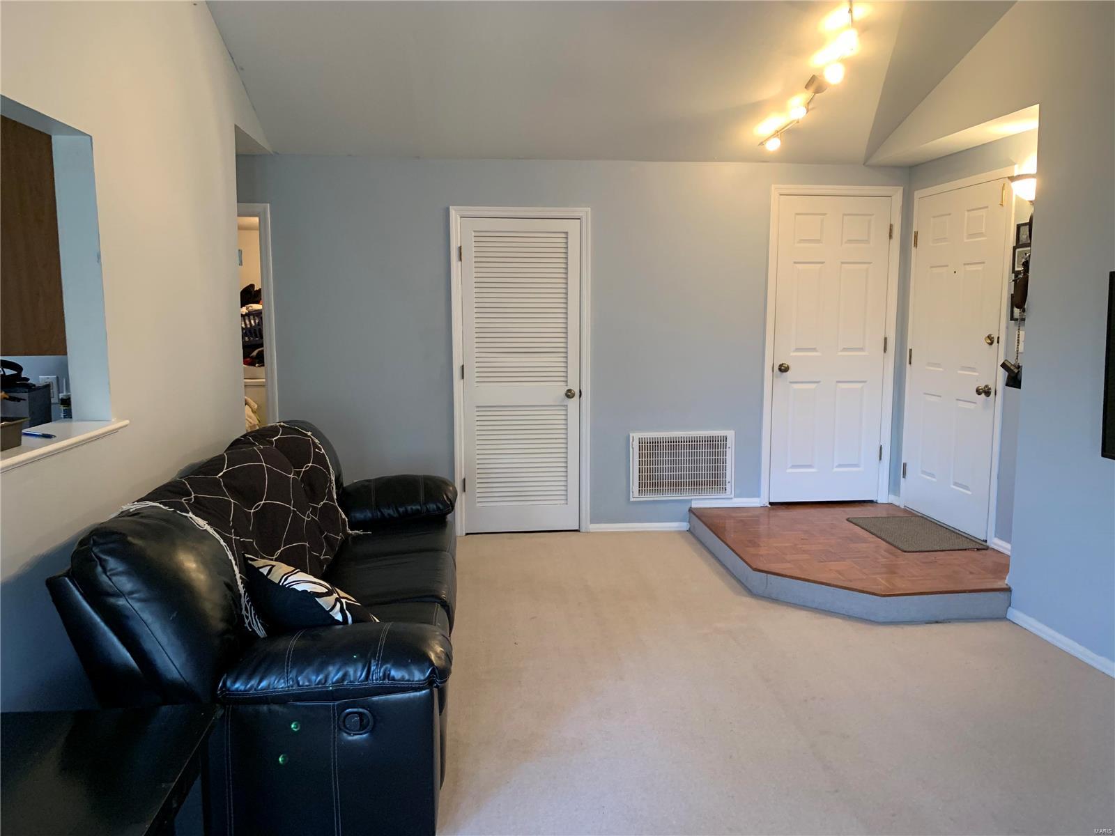 Treetop Condo One-M - Residential