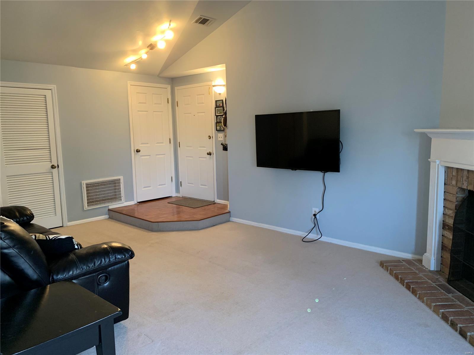 Treetop Condo One-M - Residential