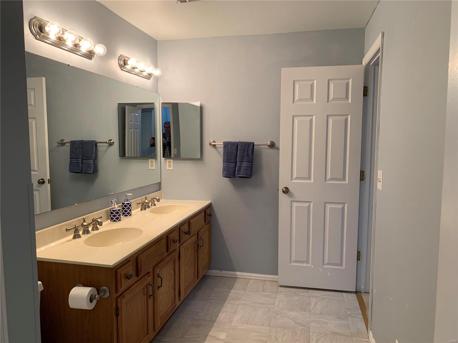 Treetop Condo One-M - Residential