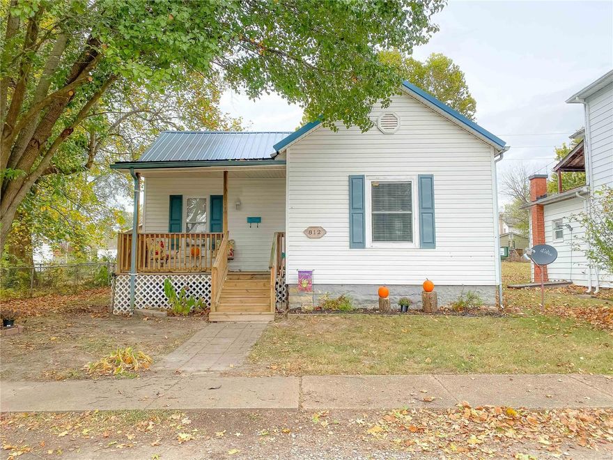 Back on market no fault of sellers. Delightful 2 bed 1.5  bath home in the middle of town. The main living area features 9 ft ceilings, built in bookshelves, window seating, and plenty of space for entertaining! Both bedrooms are generous in room size and closet space. Newer steel roof! New carpet to be installed in the master bedroom and the second bedroom carpets will be cleaned prior to closing. Seller is not leaving the wood stove or the shed, unless buyer wants to purchase separately.