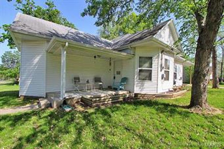 You absolutely cannot miss out on this 3 bedroom, 1 bath home in Park Hills.  This home is probably the best buy in Park Hills!!  Enjoy your morning coffee from the comfort of your covered porch while listening to mother nature.  There is also no shortage of tree's and beautiful landscaping.  Don't let this one get away - Schedule your showing today. 
Note: This Home is scheduled to have a new roof put on.