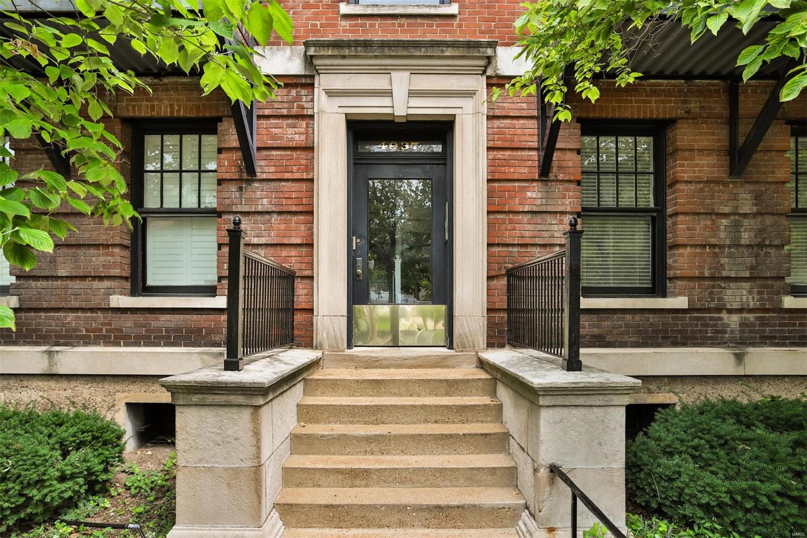 View St Louis, MO 63108 condo