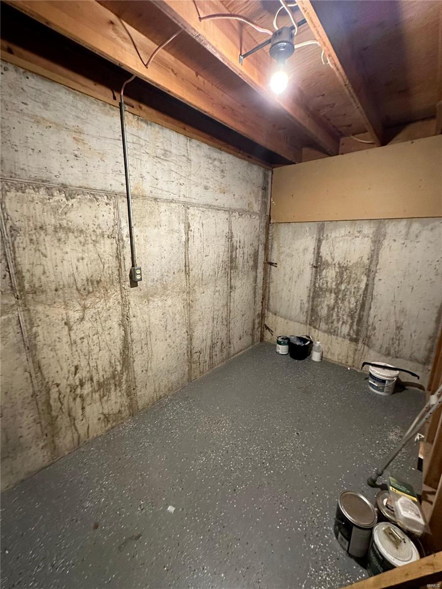 Florissant, Missouri 63033, United States, 3 Bedrooms Bedrooms, ,3 BathroomsBathrooms,Residential,Pending,40064