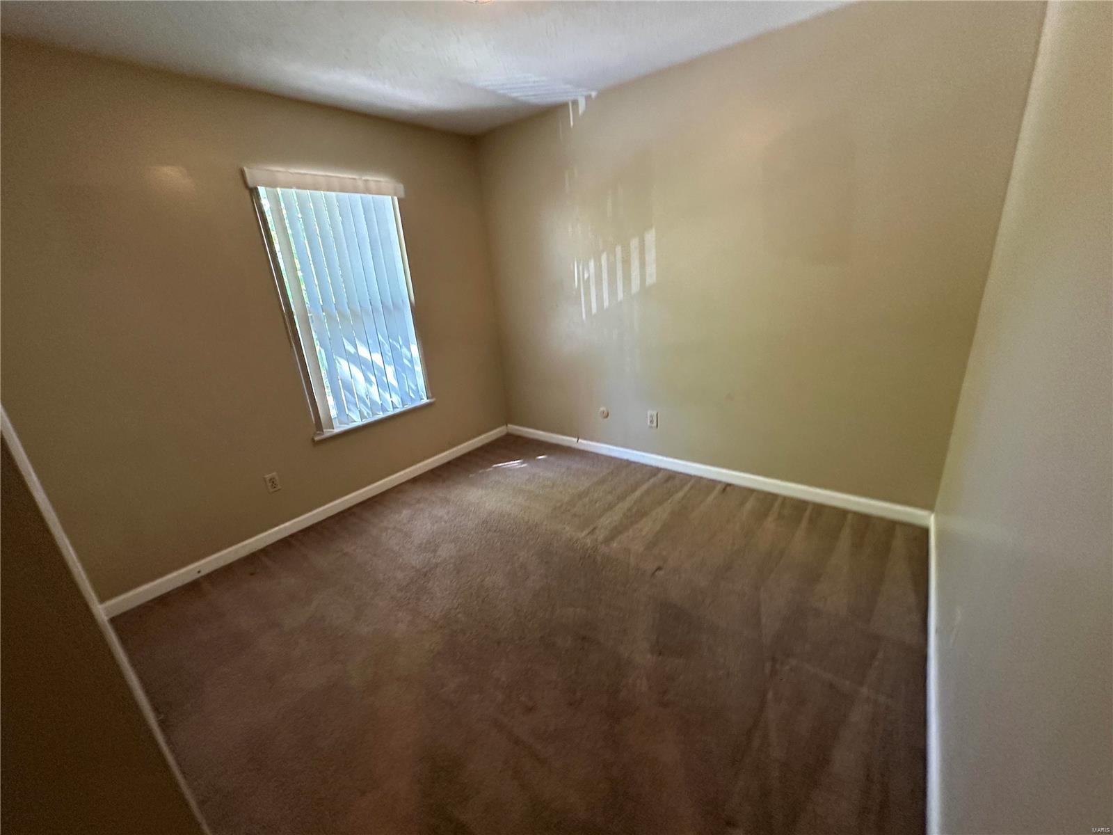 Florissant, Missouri 63033, United States, 3 Bedrooms Bedrooms, ,3 BathroomsBathrooms,Residential,Pending,40064