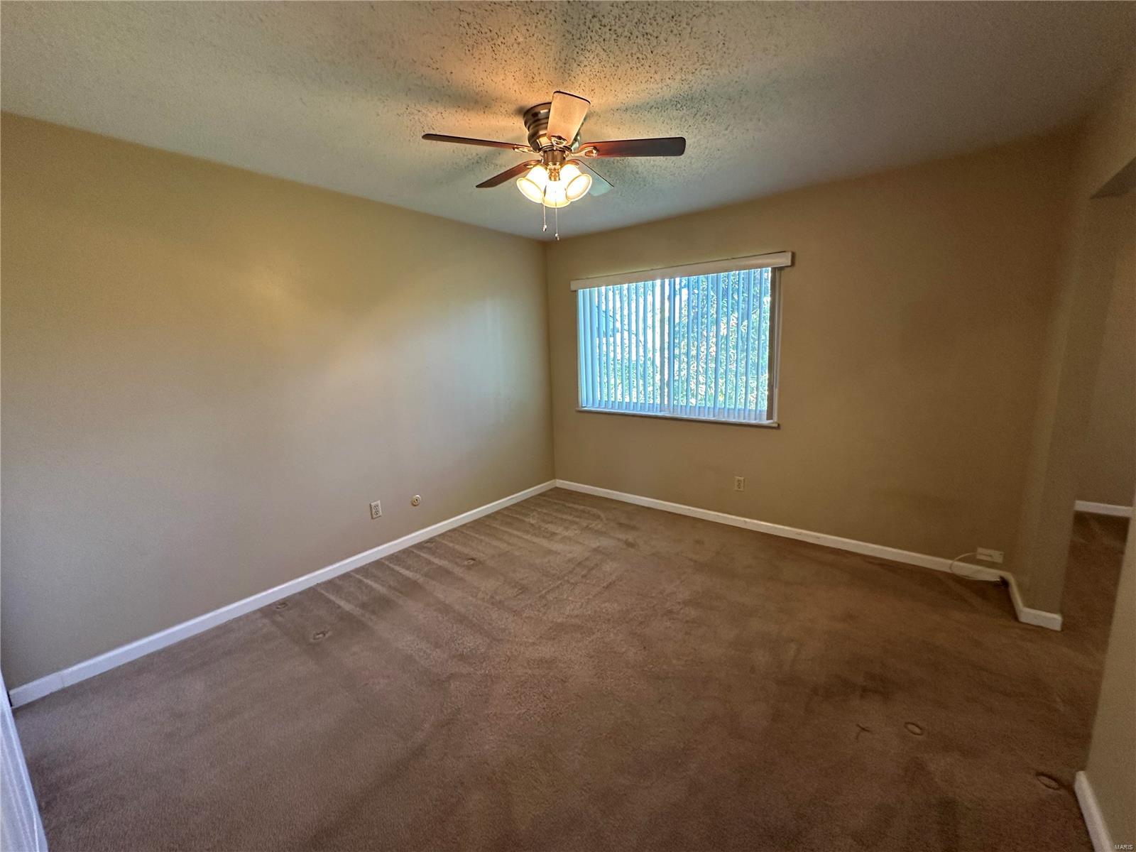 Florissant, Missouri 63033, United States, 3 Bedrooms Bedrooms, ,3 BathroomsBathrooms,Residential,Pending,40064