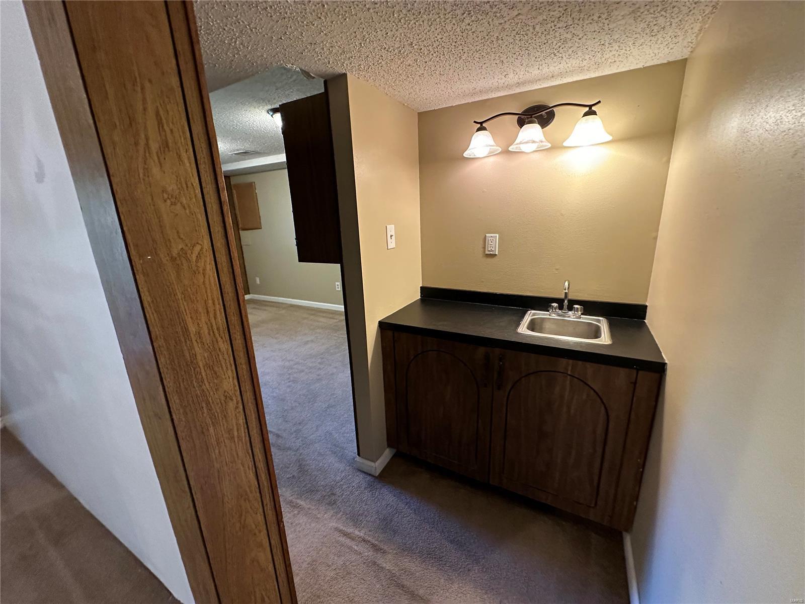 Florissant, Missouri 63033, United States, 3 Bedrooms Bedrooms, ,3 BathroomsBathrooms,Residential,Pending,40064