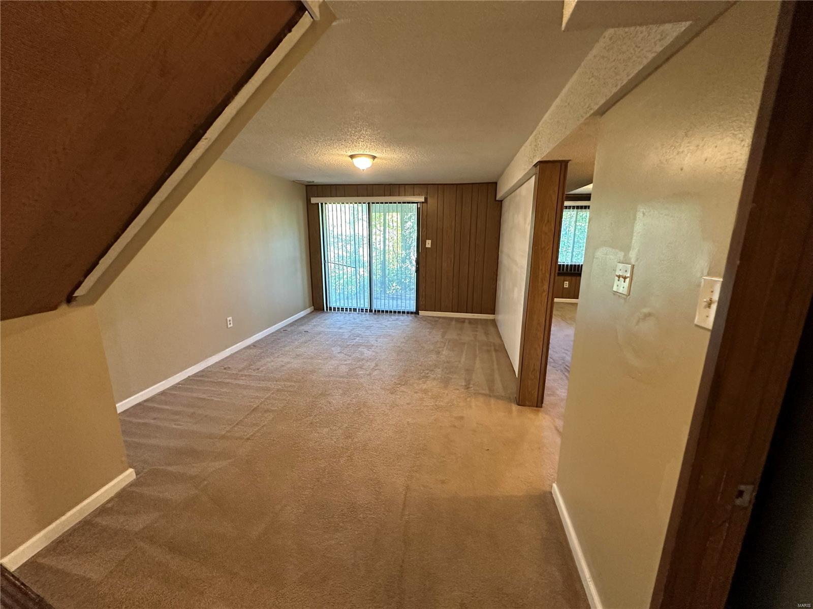 Florissant, Missouri 63033, United States, 3 Bedrooms Bedrooms, ,3 BathroomsBathrooms,Residential,Pending,40064