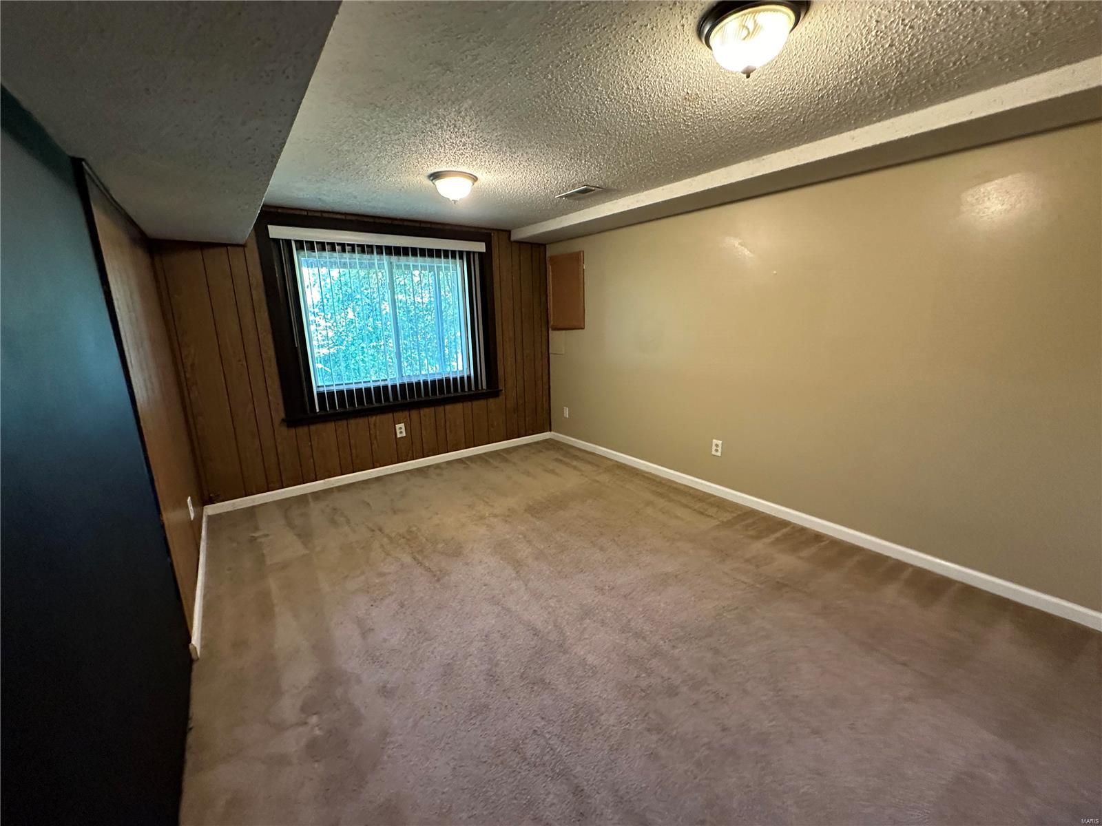 Florissant, Missouri 63033, United States, 3 Bedrooms Bedrooms, ,3 BathroomsBathrooms,Residential,Pending,40064