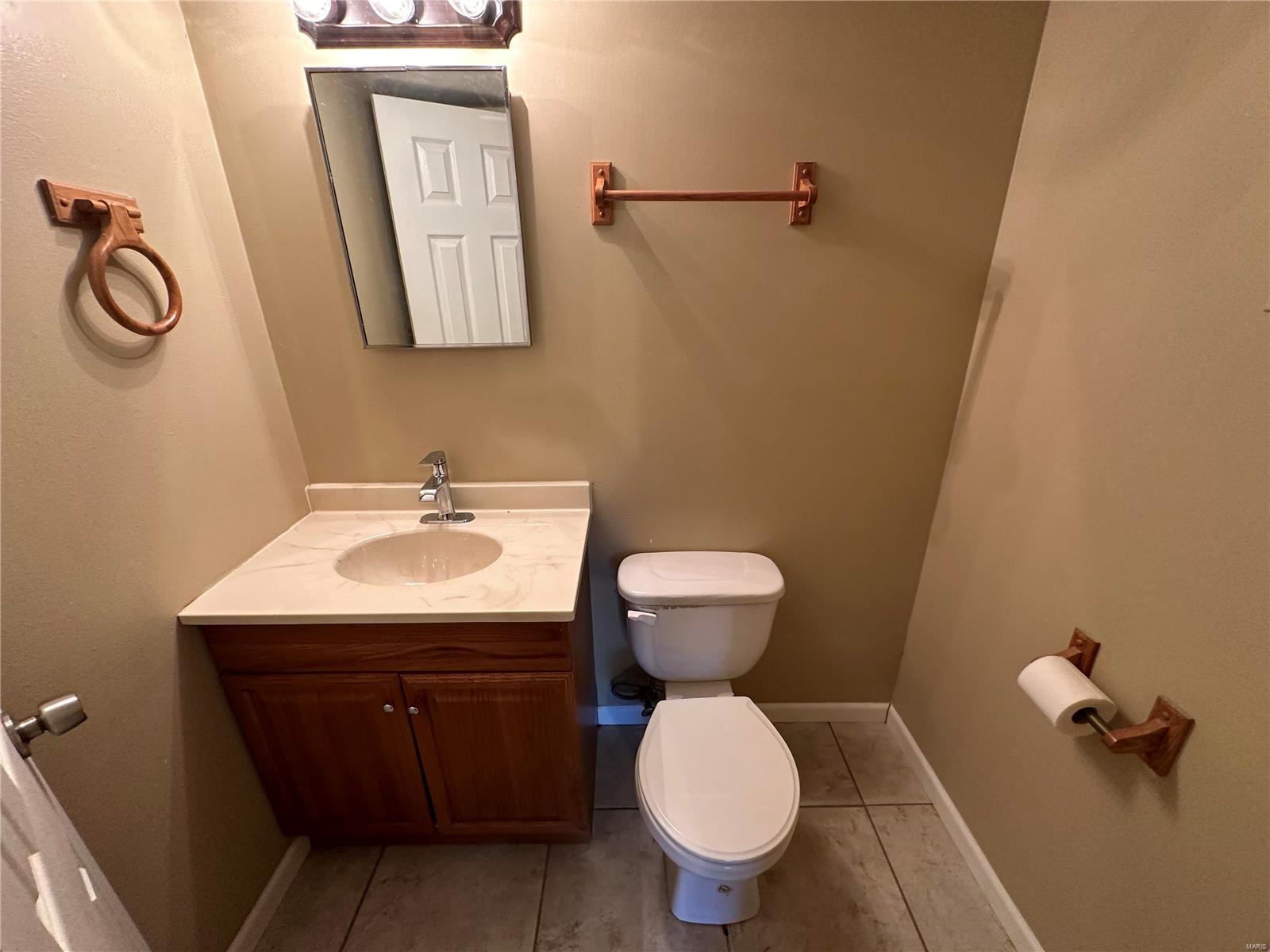 Florissant, Missouri 63033, United States, 3 Bedrooms Bedrooms, ,3 BathroomsBathrooms,Residential,Pending,40064