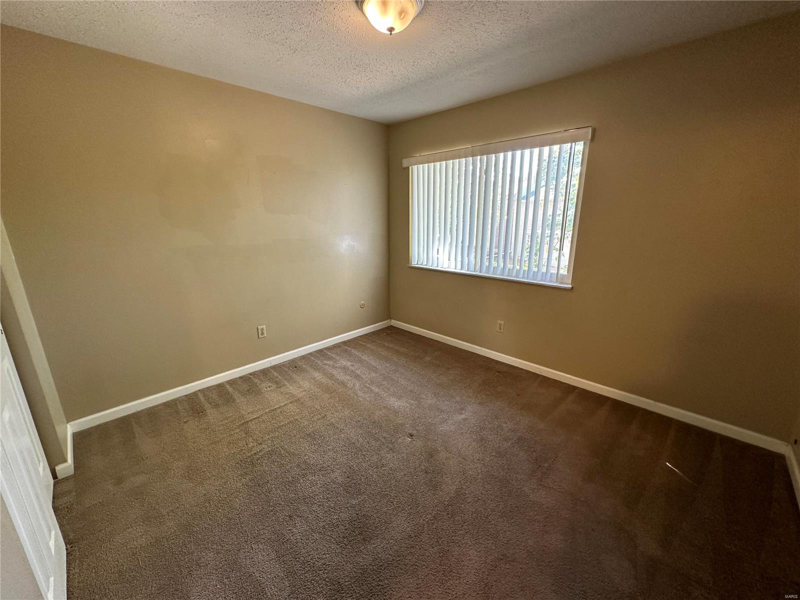 Florissant, Missouri 63033, United States, 3 Bedrooms Bedrooms, ,3 BathroomsBathrooms,Residential,Pending,40064