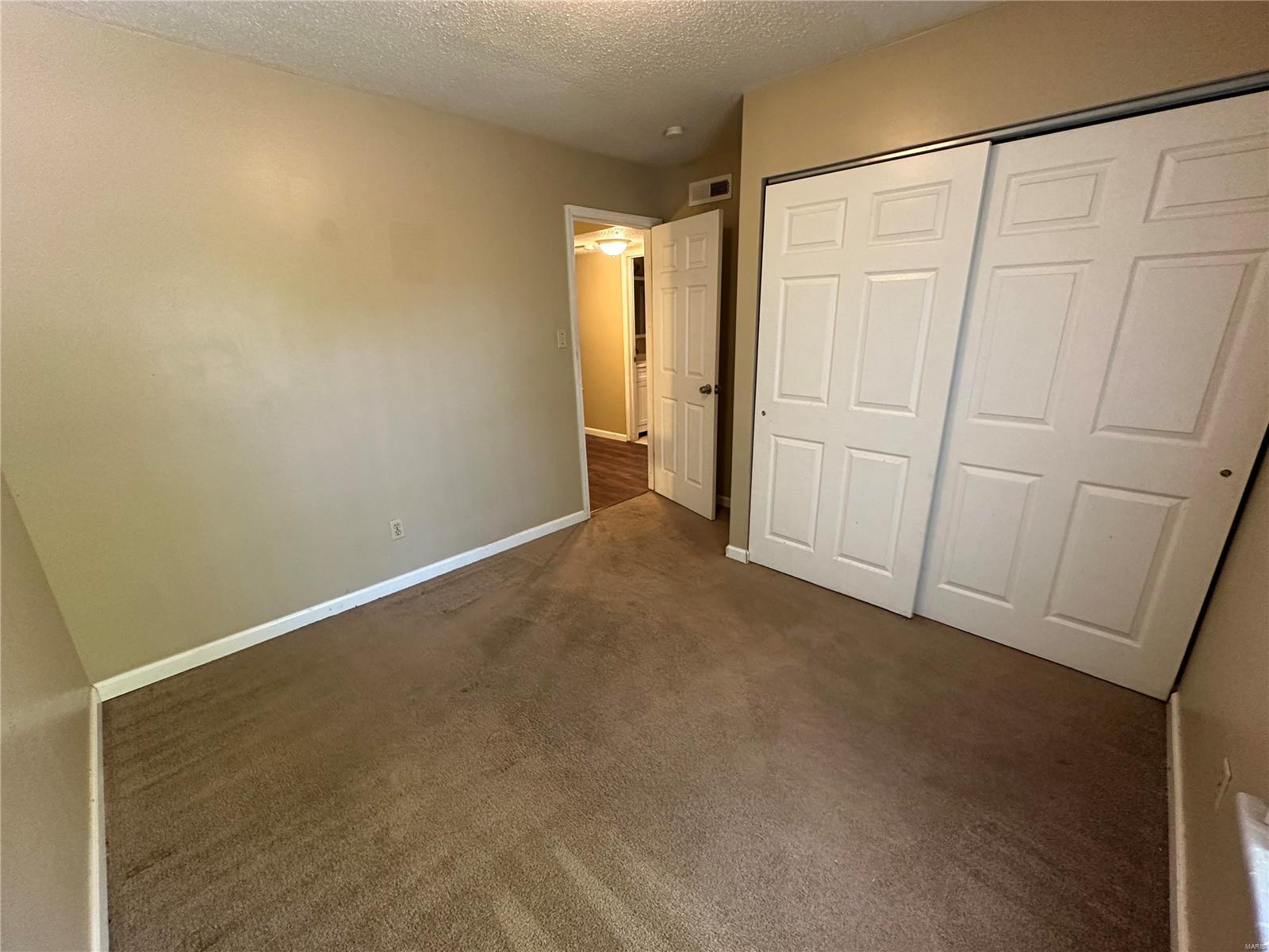 Florissant, Missouri 63033, United States, 3 Bedrooms Bedrooms, ,3 BathroomsBathrooms,Residential,Pending,40064