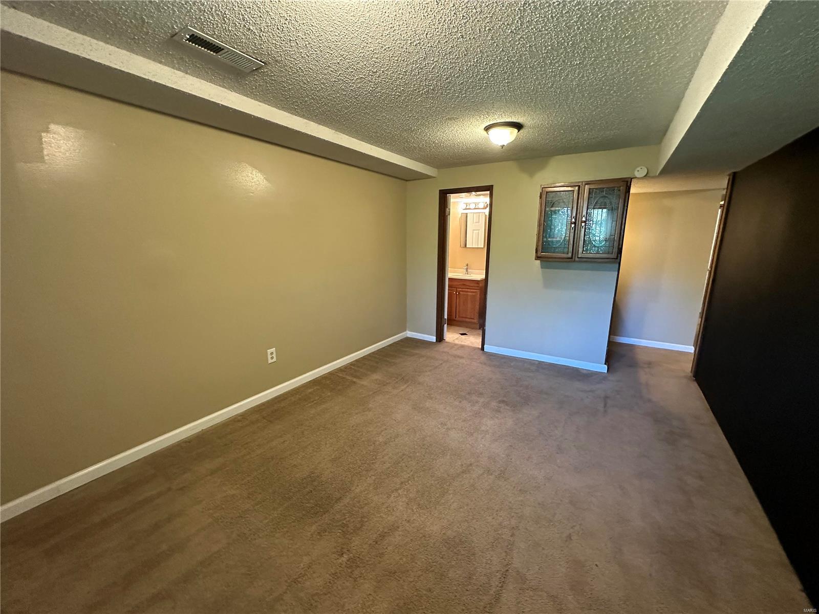 Florissant, Missouri 63033, United States, 3 Bedrooms Bedrooms, ,3 BathroomsBathrooms,Residential,Pending,40064