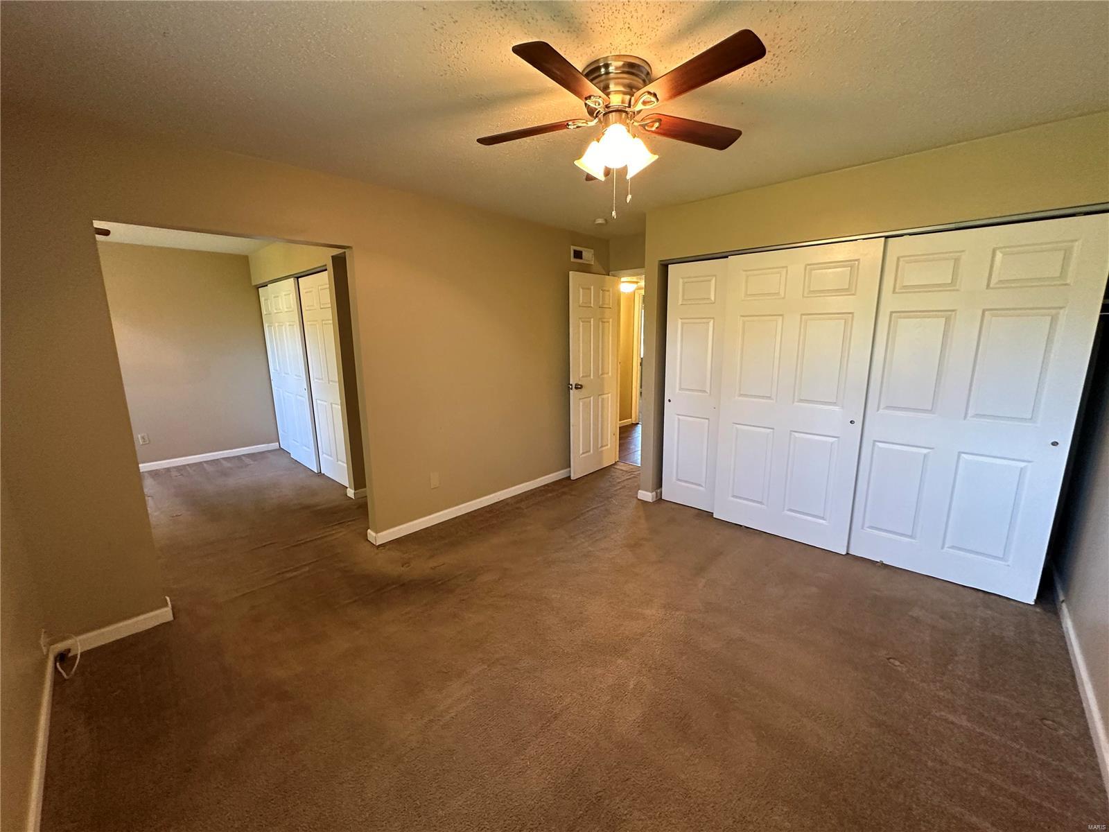 Florissant, Missouri 63033, United States, 3 Bedrooms Bedrooms, ,3 BathroomsBathrooms,Residential,Pending,40064