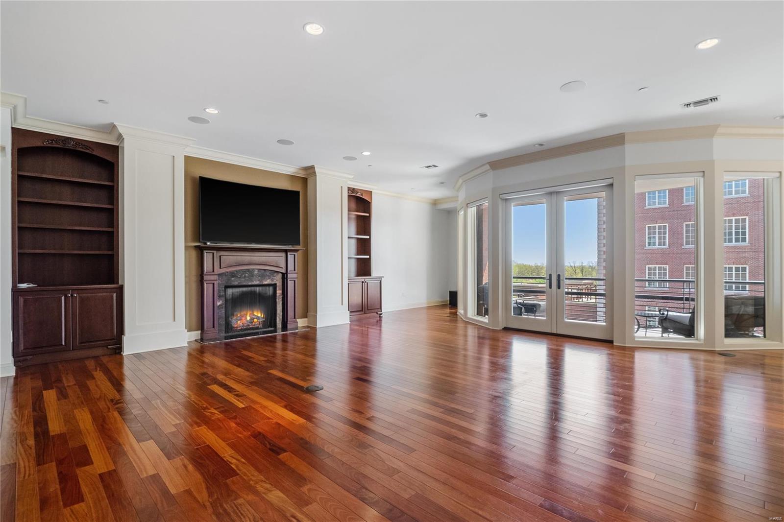 Crescent Condo - Residential