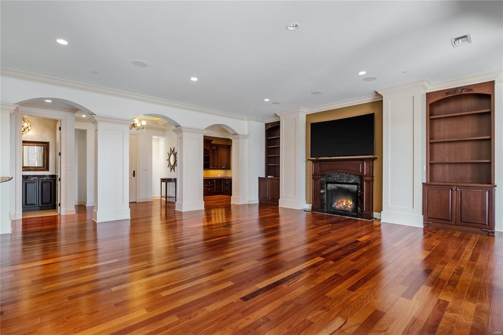 Crescent Condo - Residential