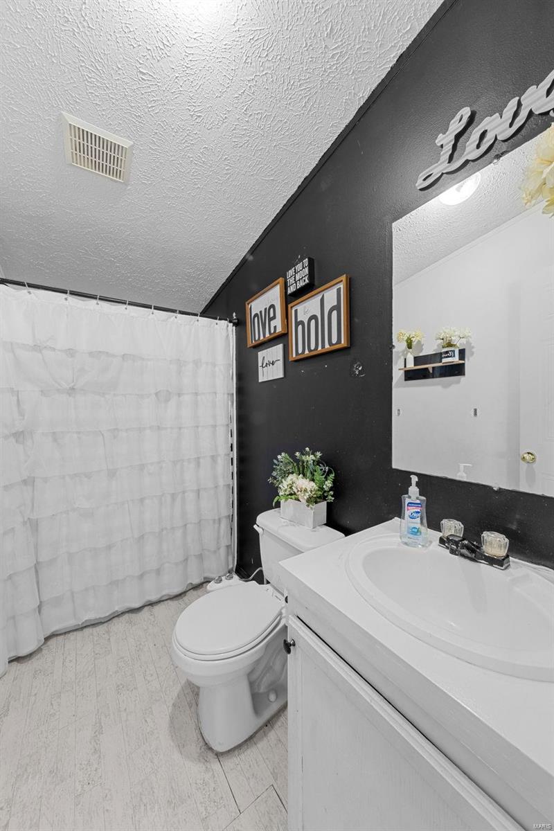 Winfield, Missouri 63389, United States, 3 Bedrooms Bedrooms, ,2 BathroomsBathrooms,Residential,Pending,1393