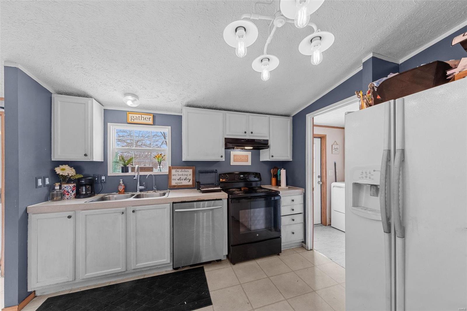 Winfield, Missouri 63389, United States, 3 Bedrooms Bedrooms, ,2 BathroomsBathrooms,Residential,Pending,1393