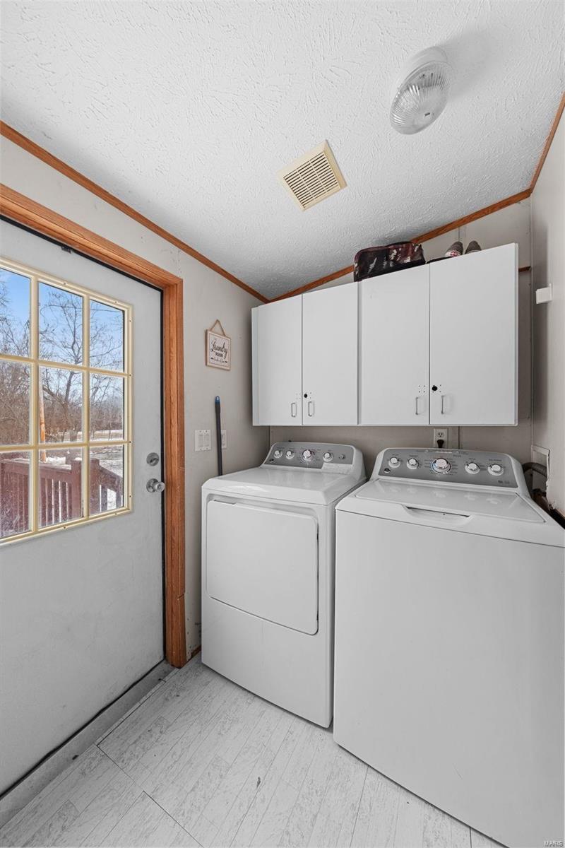 Winfield, Missouri 63389, United States, 3 Bedrooms Bedrooms, ,2 BathroomsBathrooms,Residential,Pending,1393