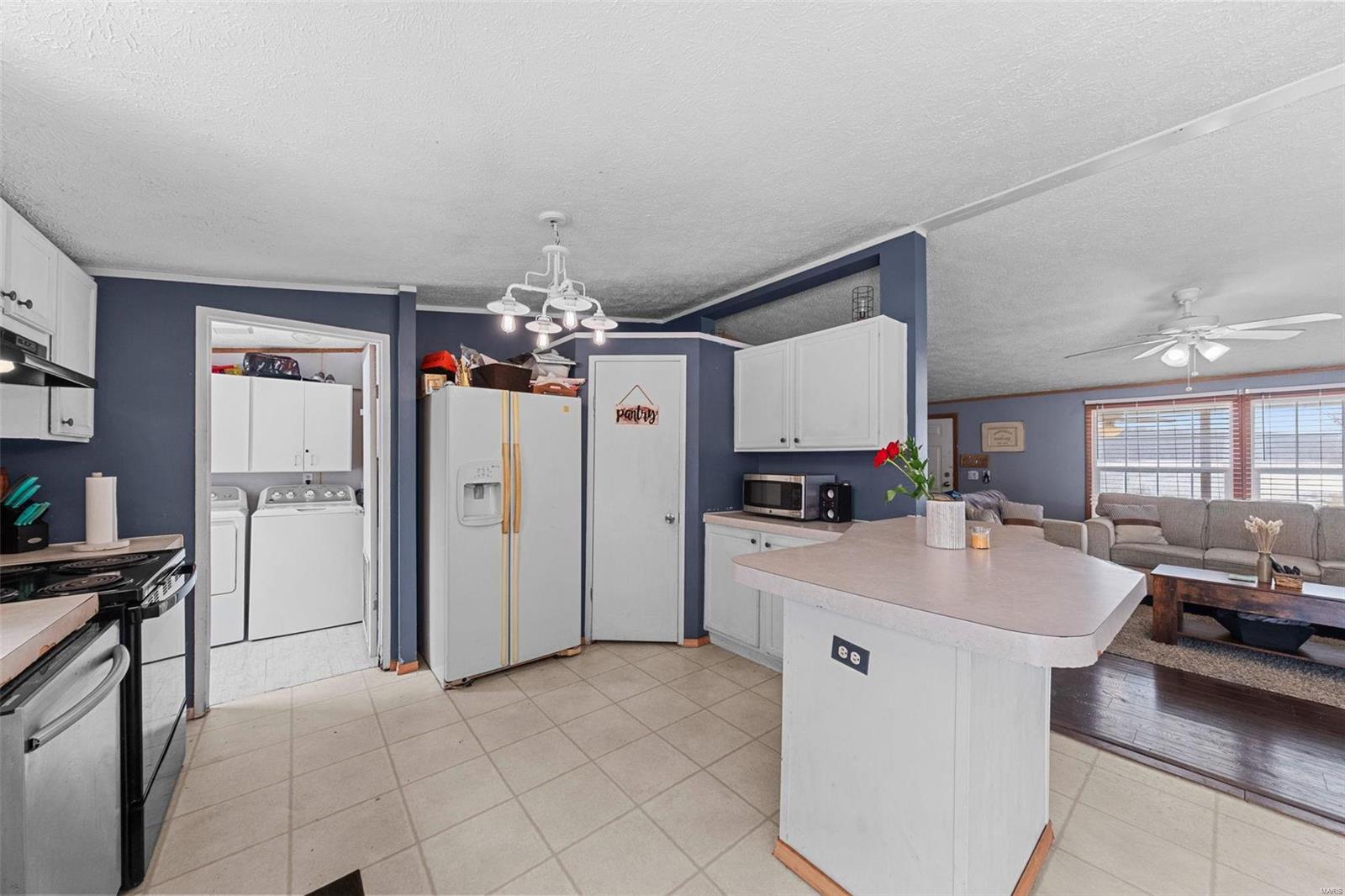 Winfield, Missouri 63389, United States, 3 Bedrooms Bedrooms, ,2 BathroomsBathrooms,Residential,Pending,1393