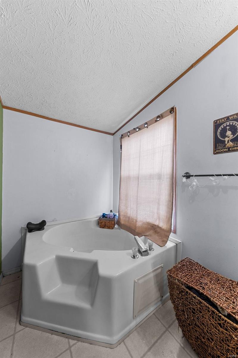 Winfield, Missouri 63389, United States, 3 Bedrooms Bedrooms, ,2 BathroomsBathrooms,Residential,Pending,1393