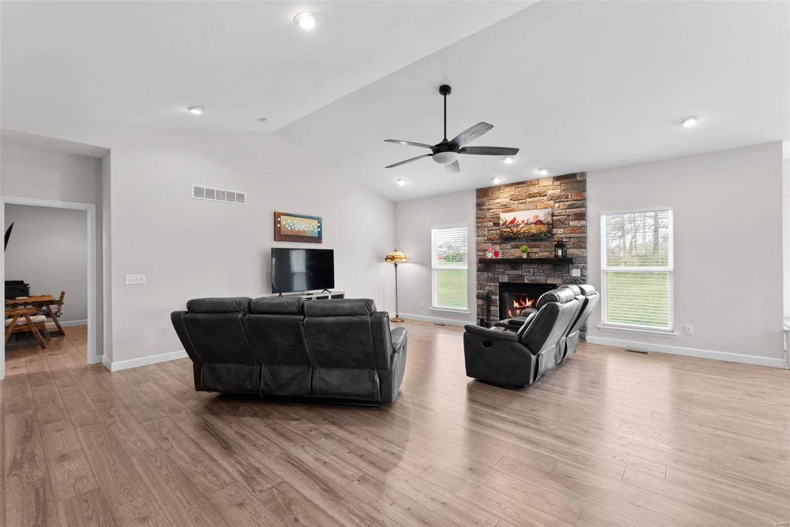 Westhampton Woods 01 - Residential