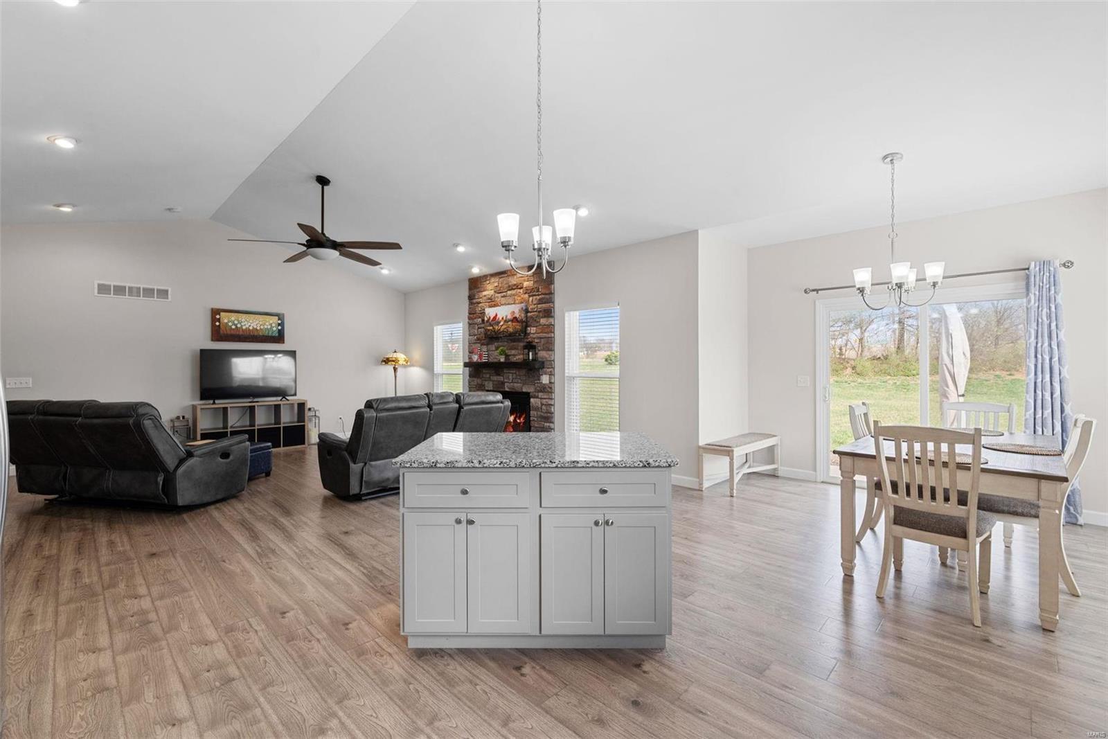 Westhampton Woods 01 - Residential