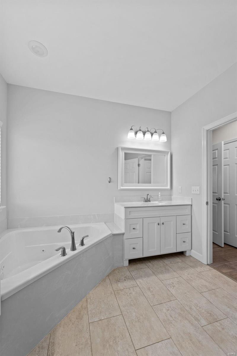 Westhampton Woods 01 - Residential