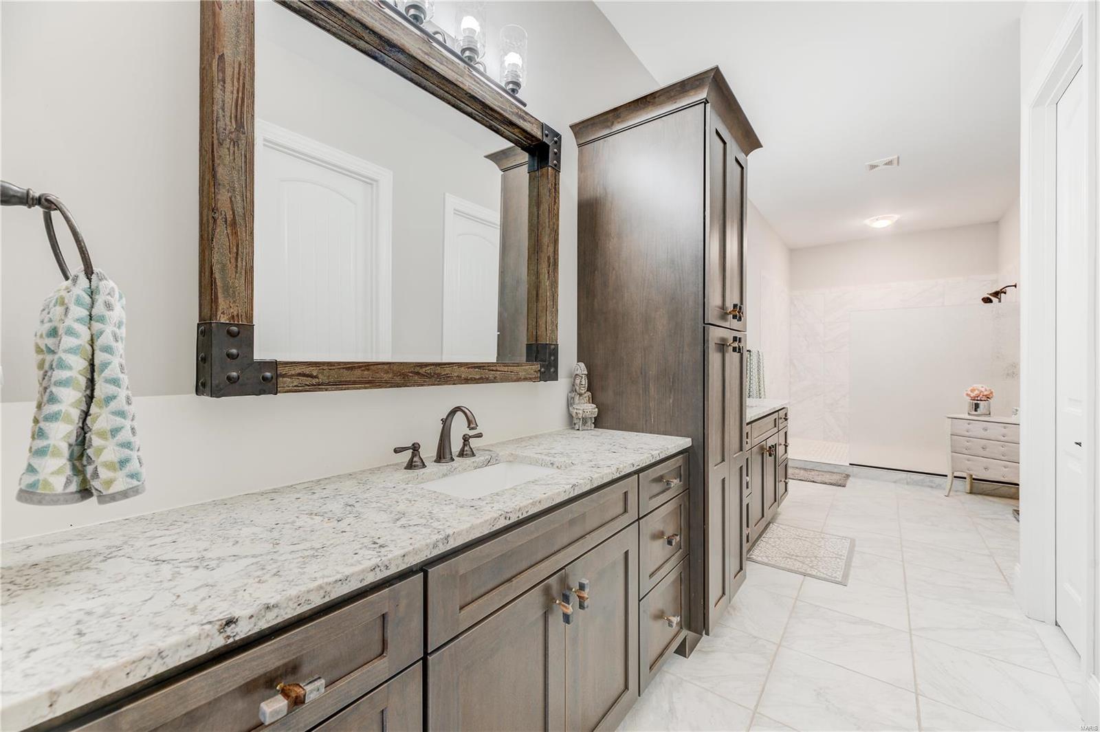 Stonehenge Manor 1 - Residential