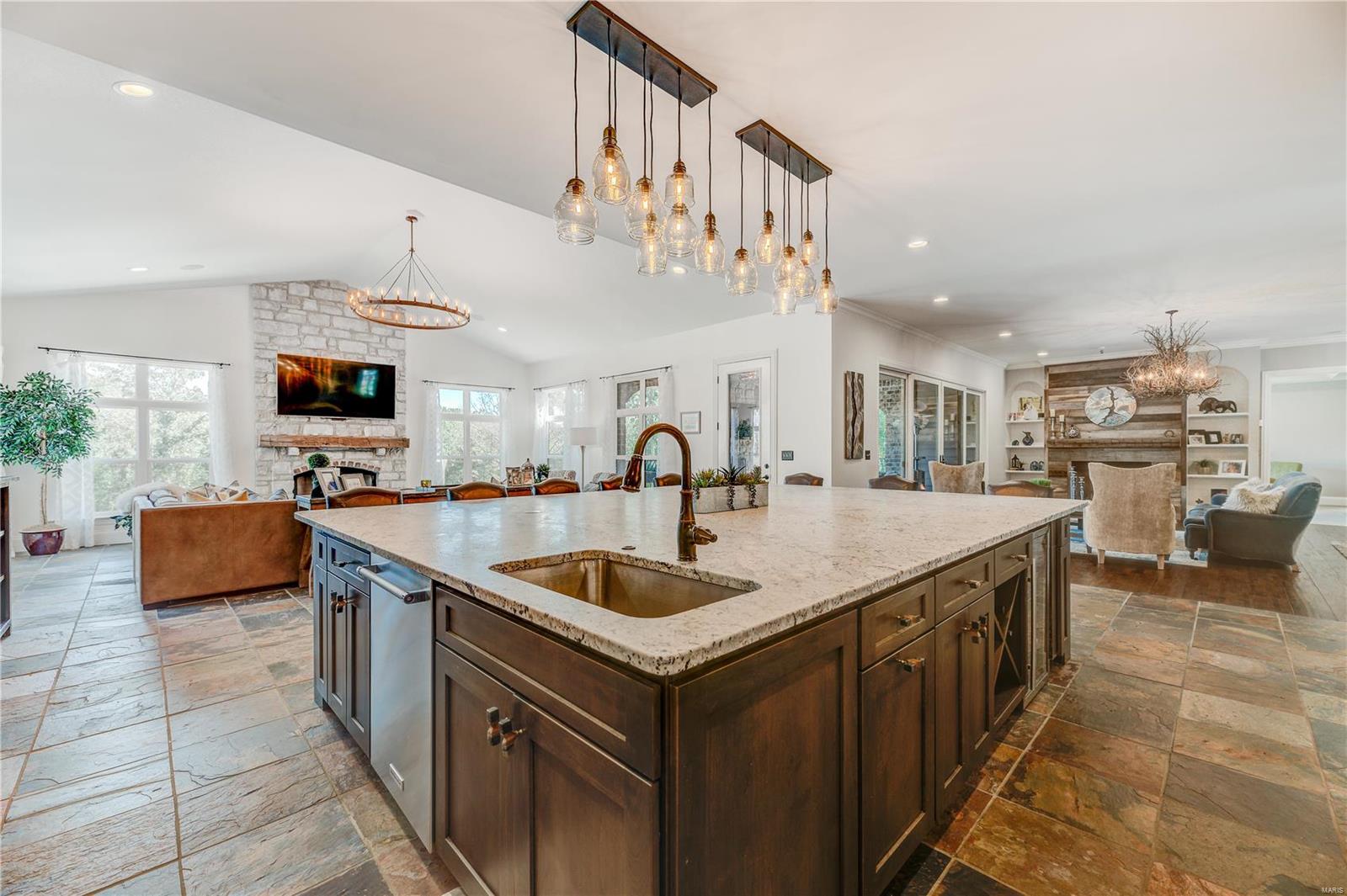 Stonehenge Manor 1 - Residential