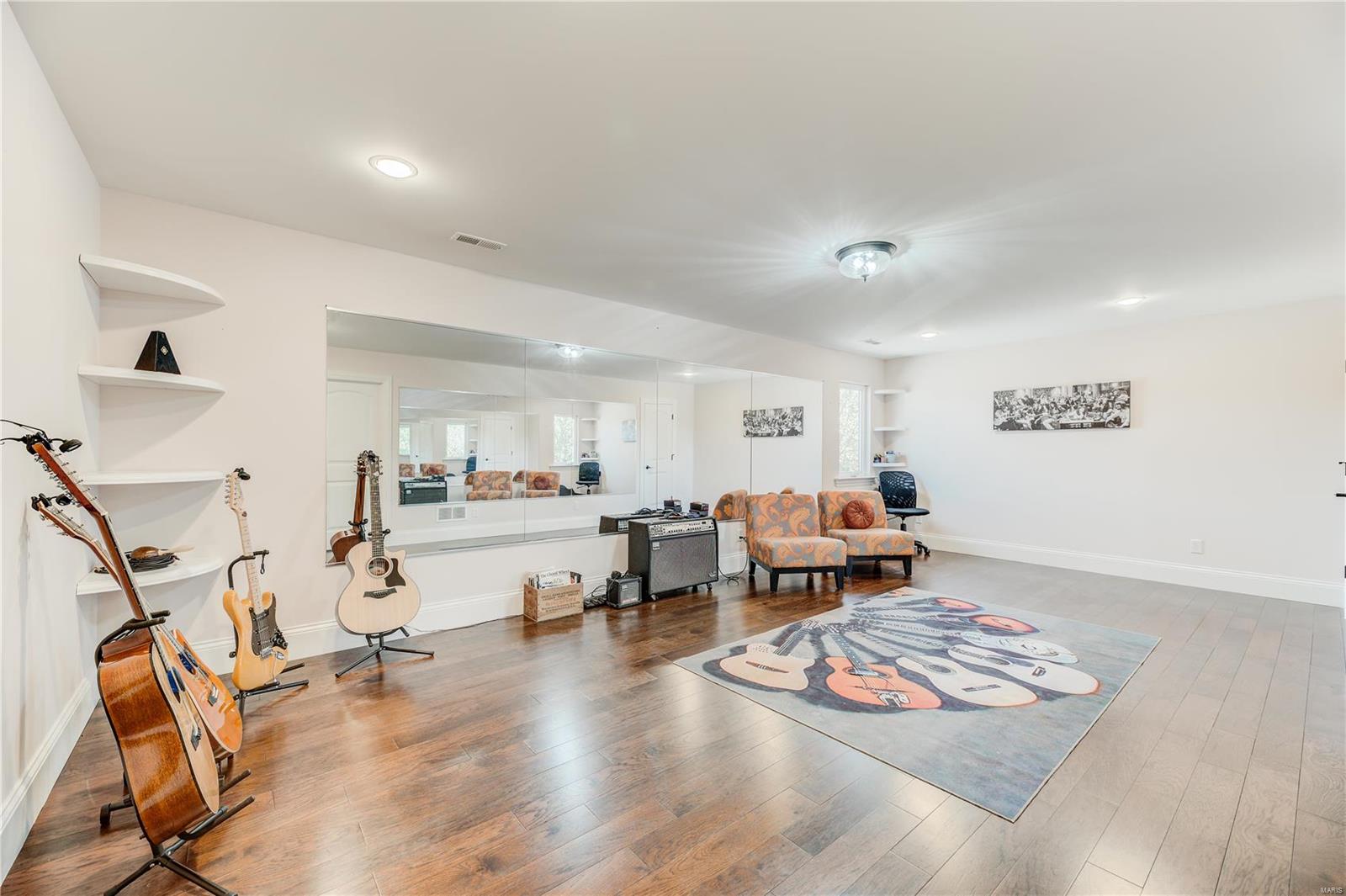 Stonehenge Manor 1 - Residential