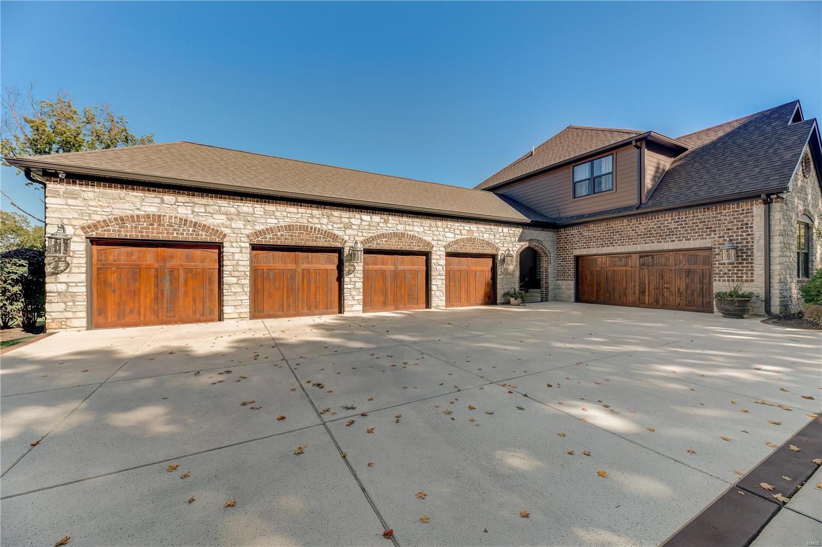 Stonehenge Manor 1 - Residential