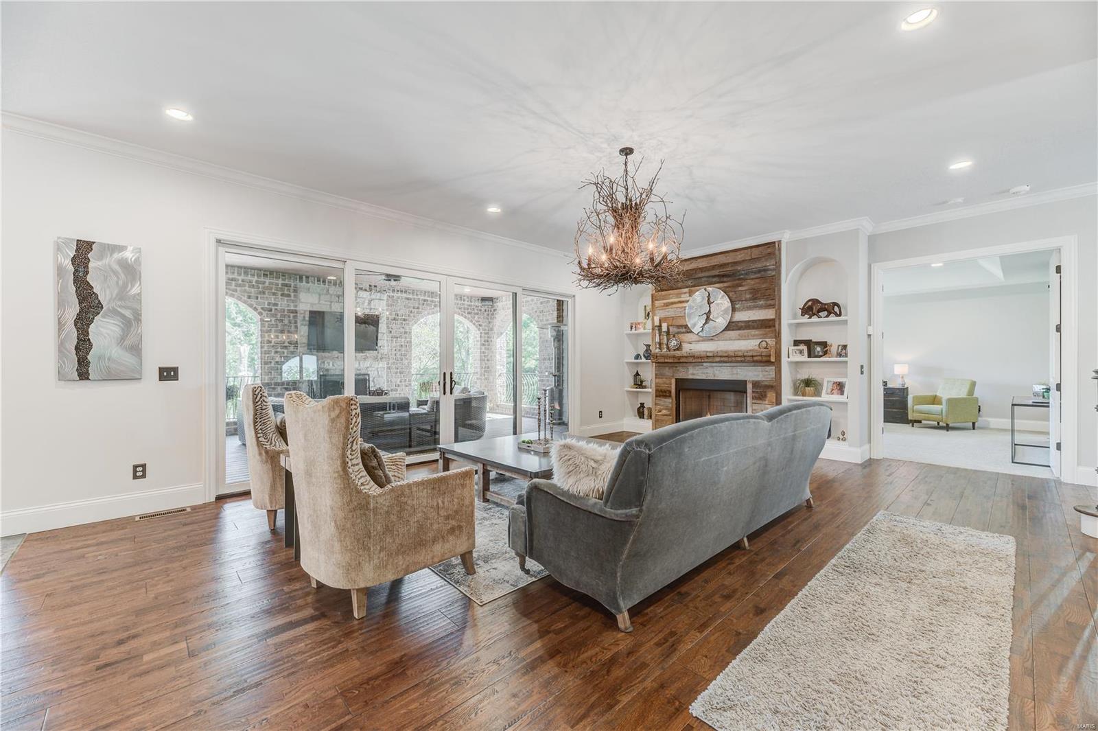 Stonehenge Manor 1 - Residential