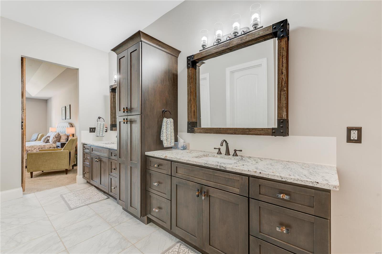 Stonehenge Manor 1 - Residential