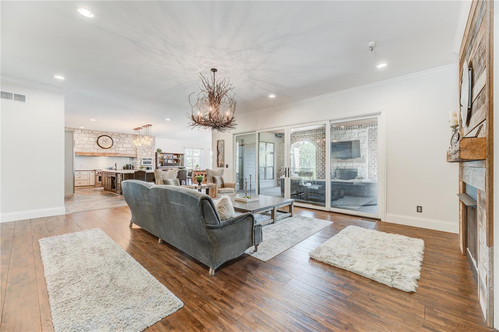 Stonehenge Manor 1 - Residential