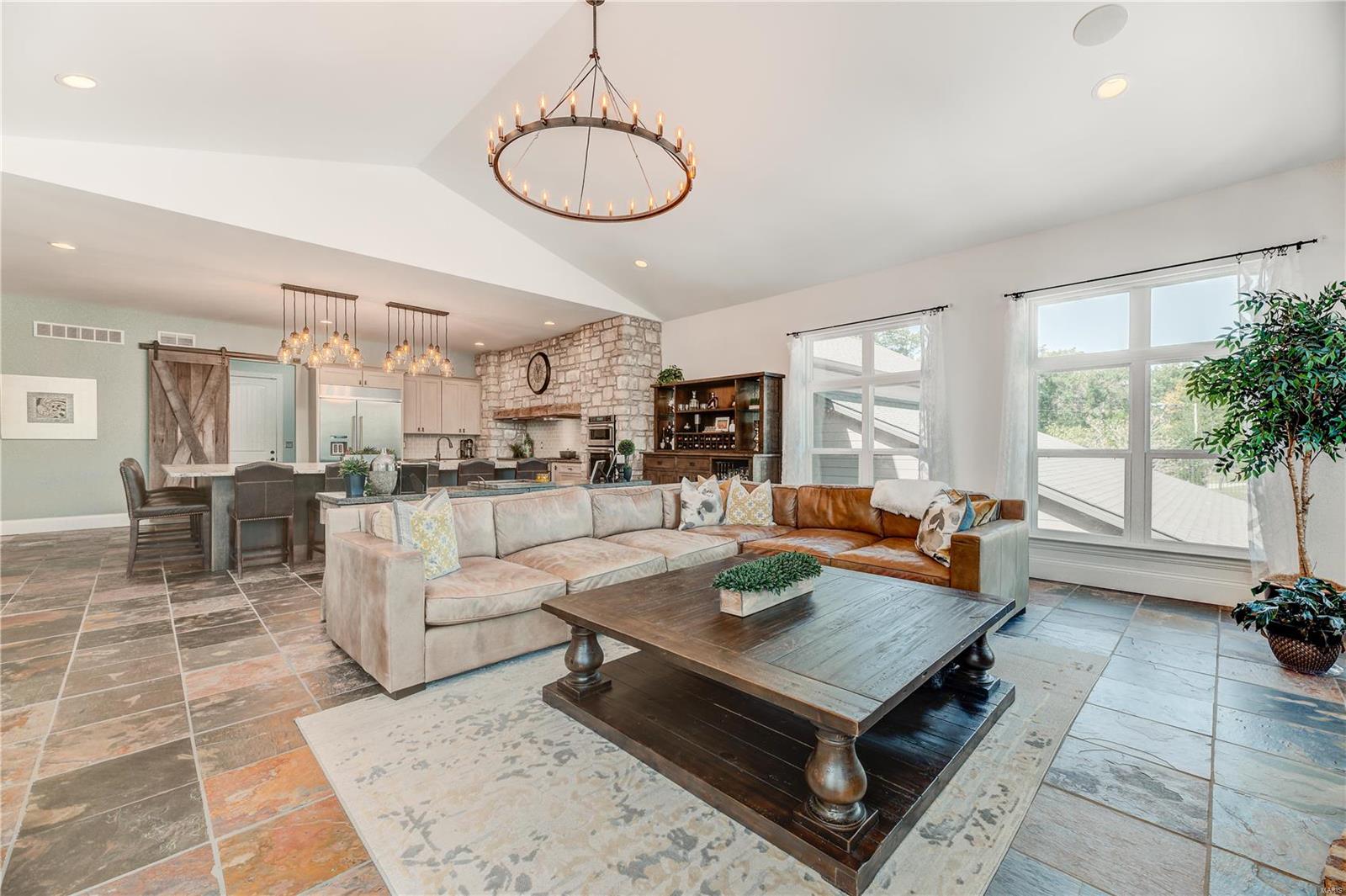 Stonehenge Manor 1 - Residential