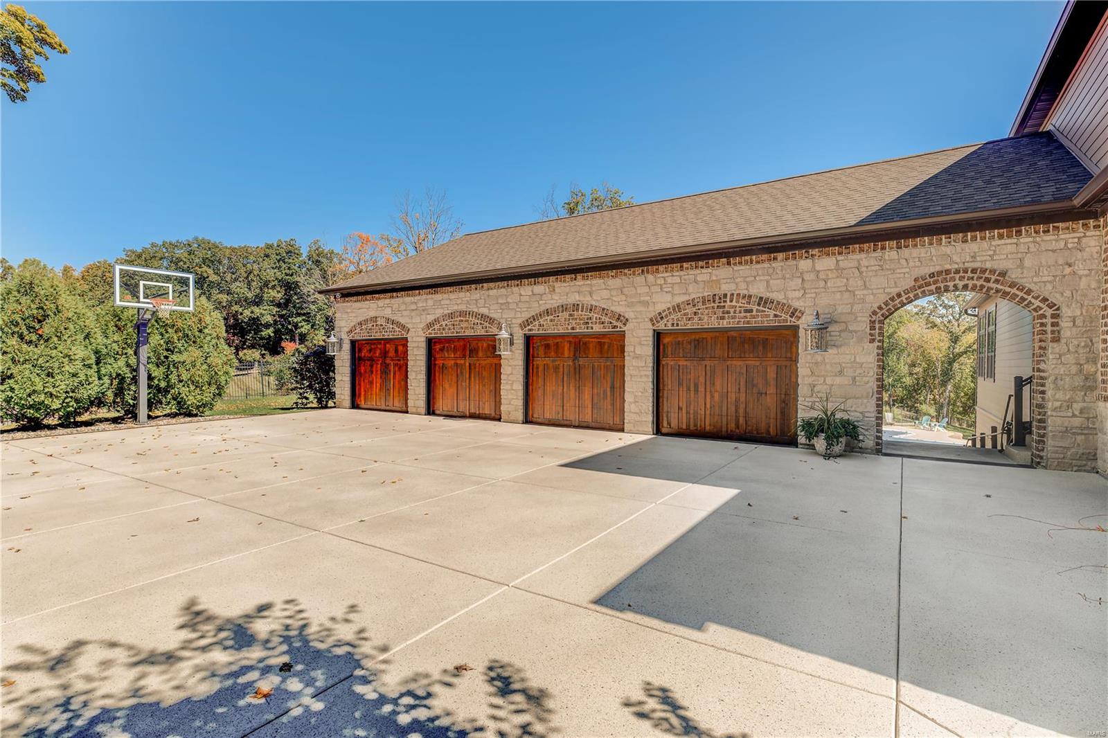 Stonehenge Manor 1 - Residential