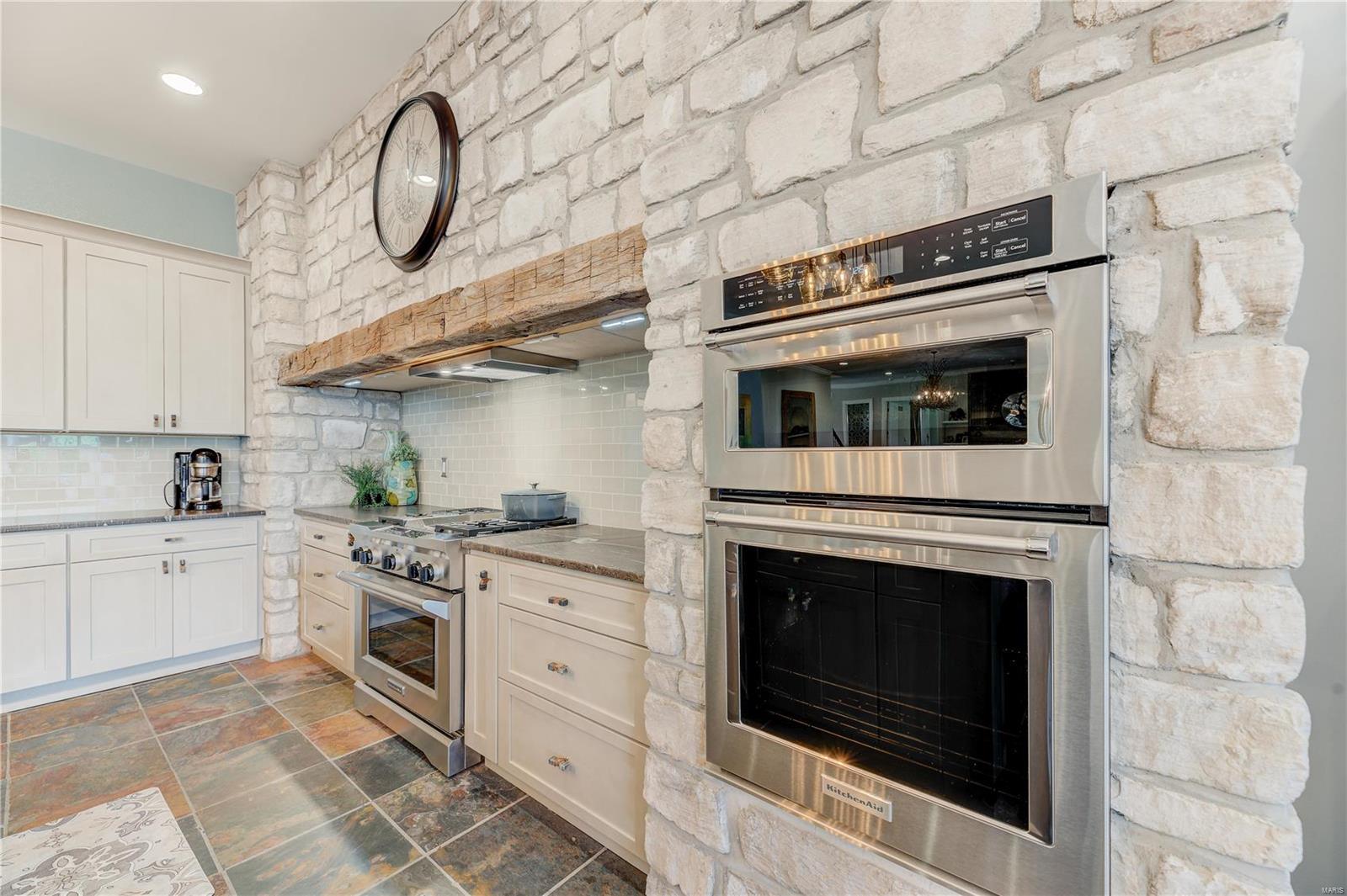 Stonehenge Manor 1 - Residential