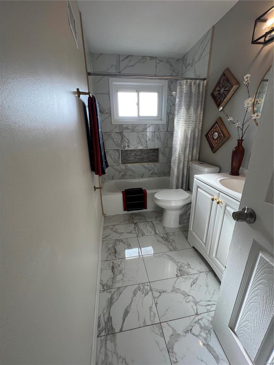 Crown Point Manor - Residential