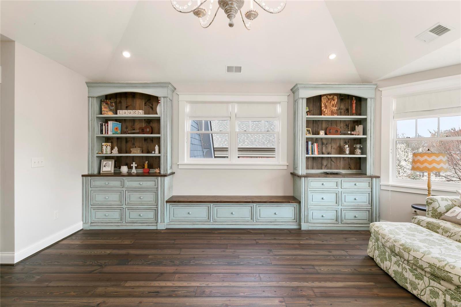 N Bemiston - Residential