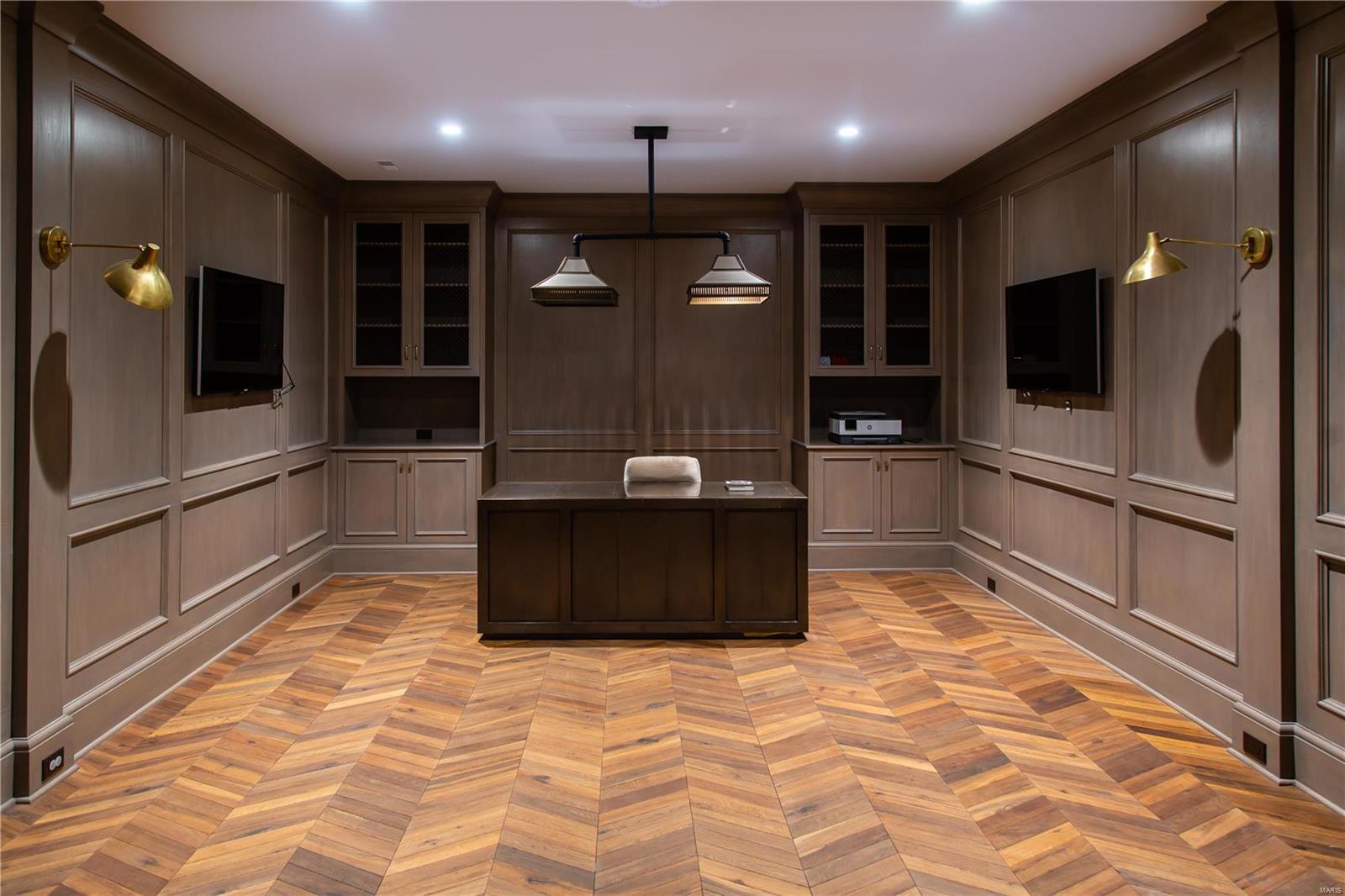 Von Schrader Estate - Residential