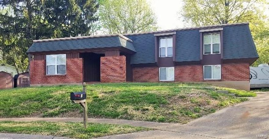 BEAUTIFULLY RENOVATED- Full brick front home with 4 bedrooms and 2.5 updated bathrooms. Grand 2 story entry way with curved staircase and hardwood floors.  Great room boasts 10 ft ceilings with dining area.  Brand new kitchen down to the last detail with high-end stainless steel appliances, granite counter tops, tile flooring, stone backsplash, deep sink, new cabinets with hardware and lighting. Go down a few steps to the family room w/cozy fireplace and 2nd sliding door to the back.  Upstairs you will find 4 nice-sized bedrooms with new carpet and light fixtures.  The master bedroom boast a walk-in closet and private full bathroom with tile shower.  Home has new windows, new carpet & tile, new lighting and hot water heater. You will love the added space with the oversized garage 29’x19’ plus there is a full basement. Subdivision common ground and lake just down the street.  MUST SEE move-in ready home that won’t last long!