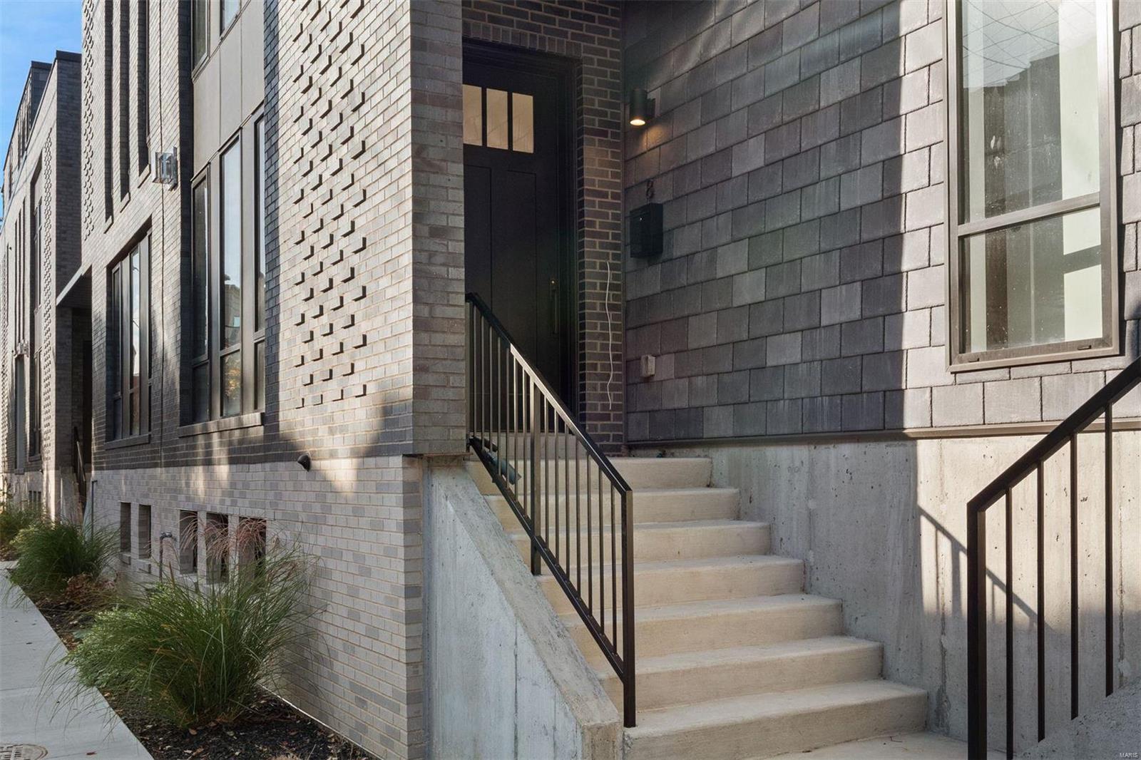 215 N Sarah Street 8