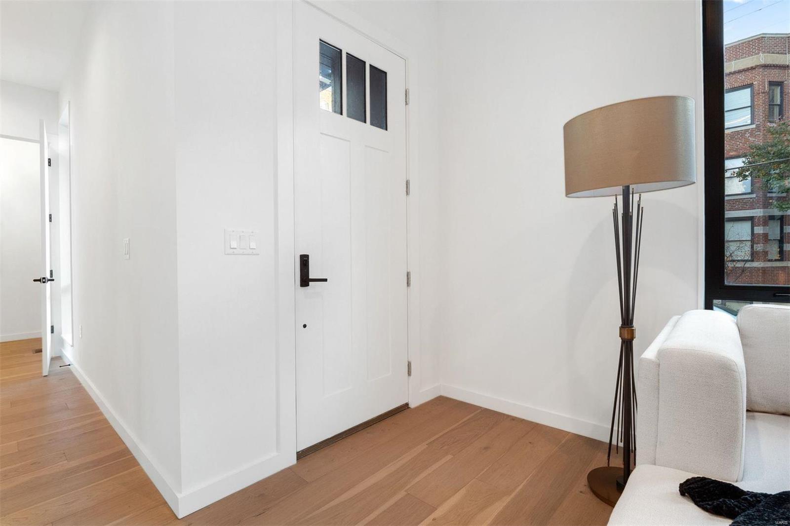 215 N Sarah Street 8