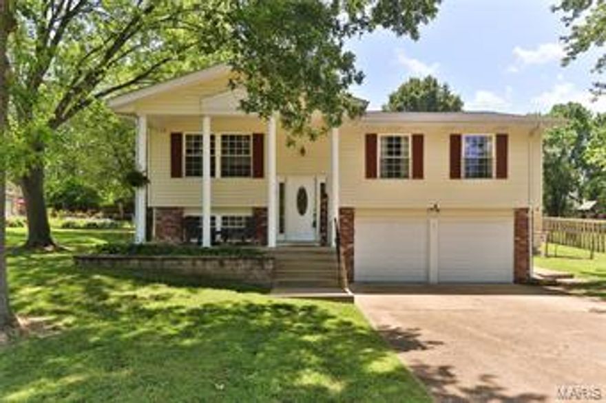 Wow! 41 El Jer in Cedar Hill is absolutely breathtaking! This is one you will not want to miss. This 4 bed/2 bath split-level will draw your eye from the moment you pull up, so much curb appeal! The beautiful entry will make it difficult to decide where you want to look first! Upstairs, you will find a lovely, open and spacious kitchen/living room that is perfect for a relaxing evening or entertaining. The center island in the kitchen offers so much extra counter space! The master bedroom/bathroom is gorgeous! Downstairs you will find an awesome accent wall, another open living area, and an extra bedroom! Not to mention the perfect backyard, which has too many features to list. Come see for yourself!