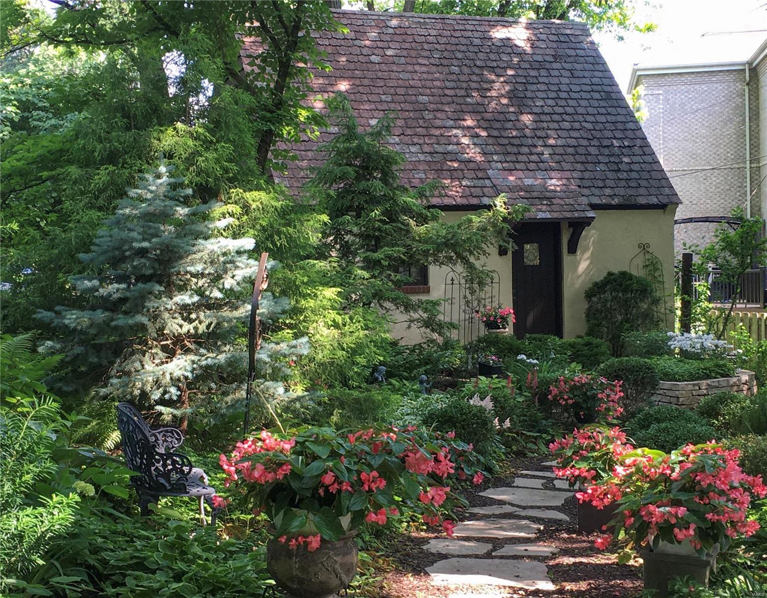 Country Club Place - Residential