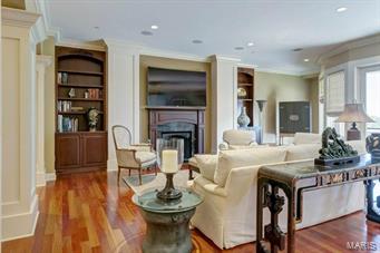 Crescent Condo - Residential