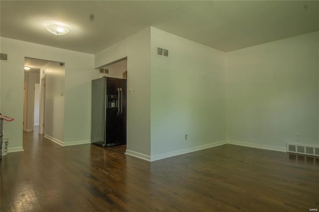 St Louis, Missouri 63117, United States, 2 Bedrooms Bedrooms, ,1 BathroomBathrooms,Residential,Pending,29327