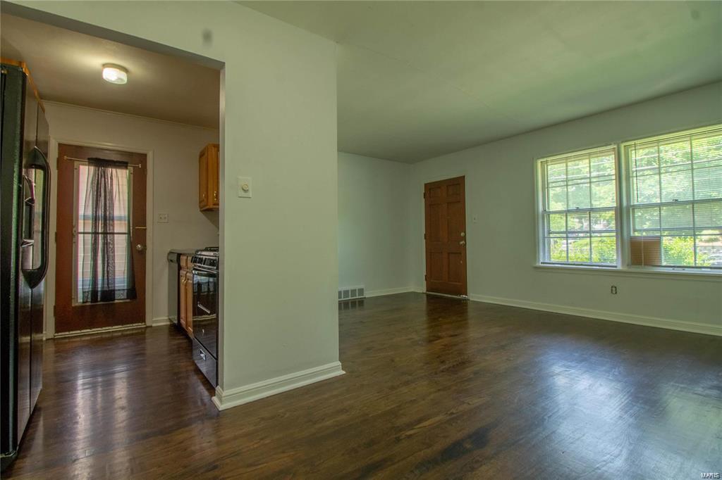 St Louis, Missouri 63117, United States, 2 Bedrooms Bedrooms, ,1 BathroomBathrooms,Residential,Pending,29327